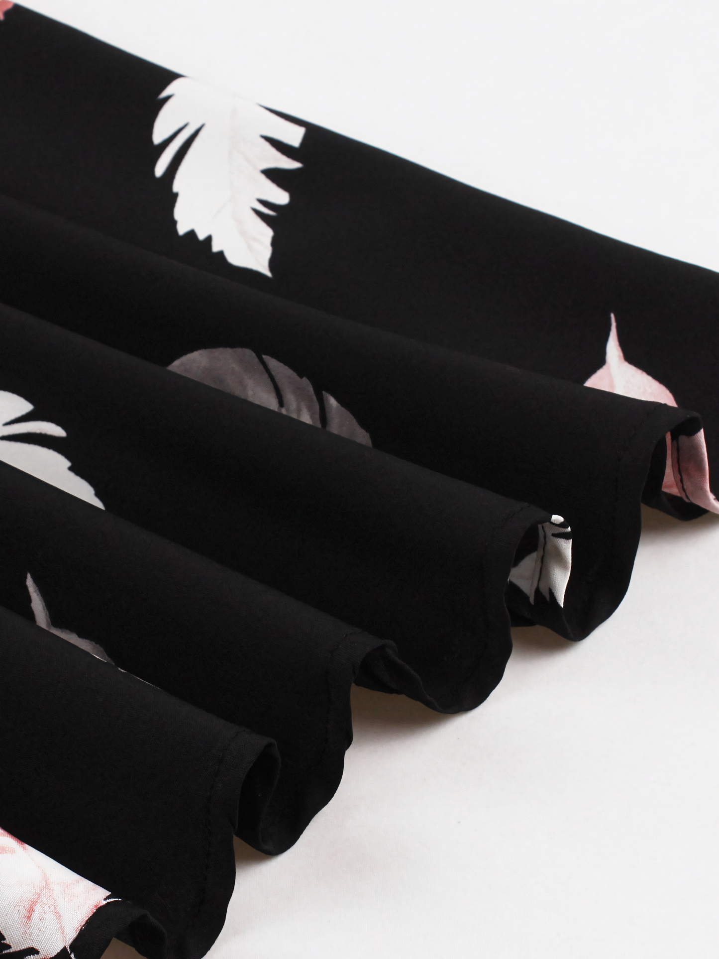 Feathers Print Patchwork Black V-neck Midi Dress