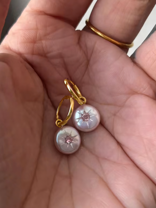 Button-shaped pearl earrings