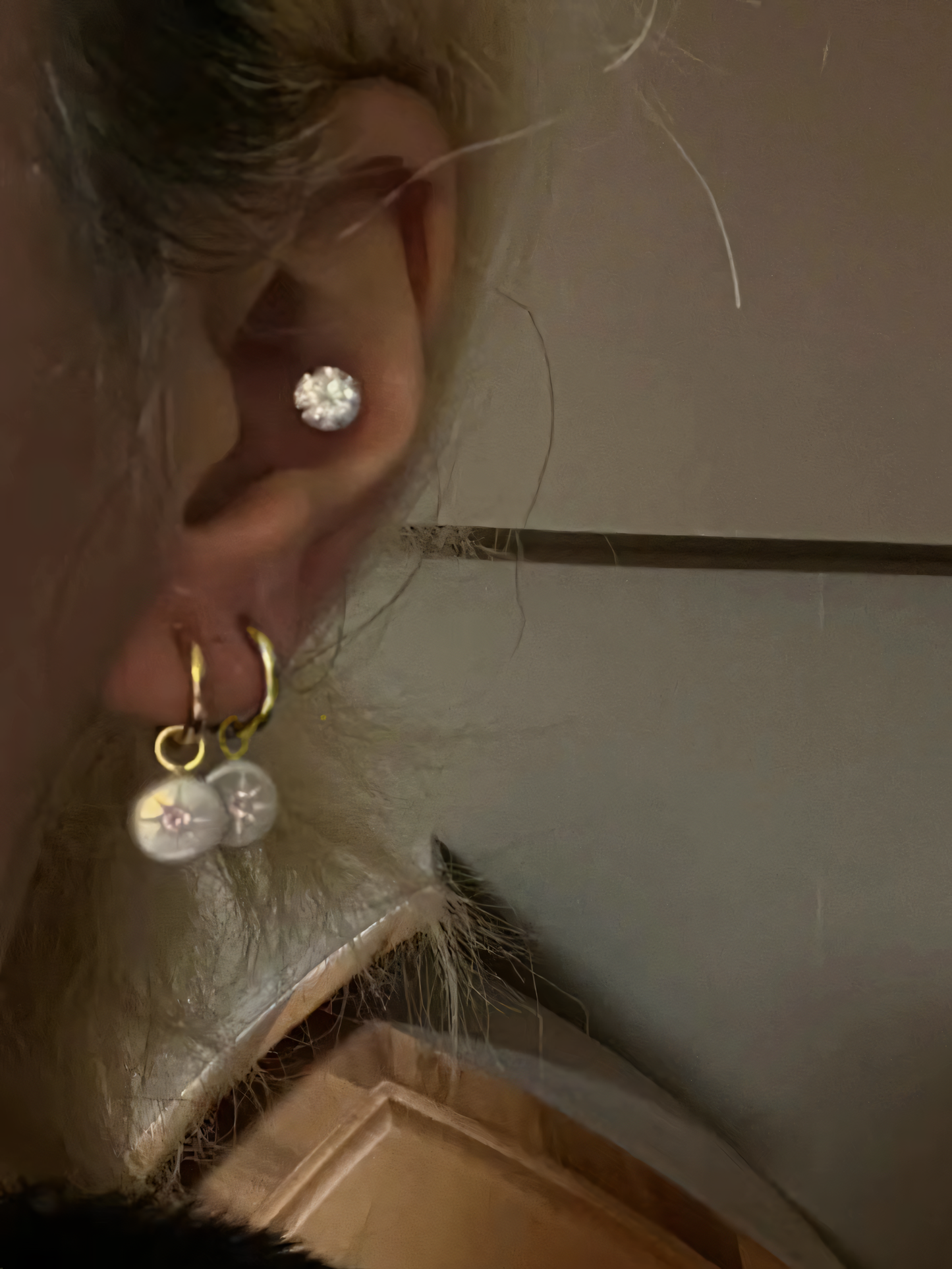 Button-shaped pearl earrings