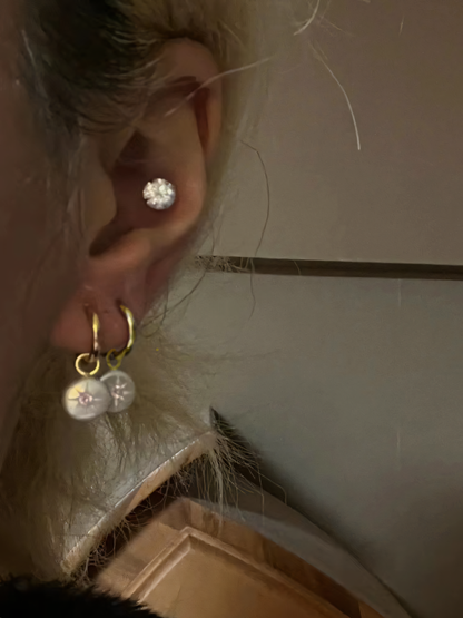 Button-shaped pearl earrings