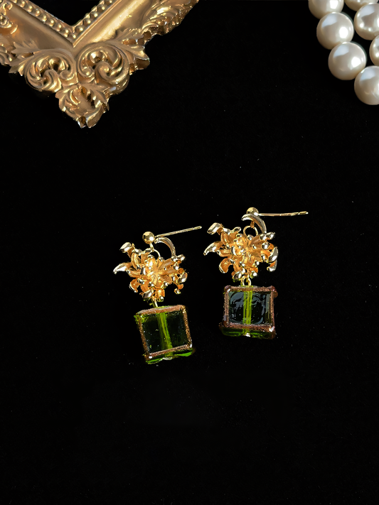 Vintage Green Daisy Earrings